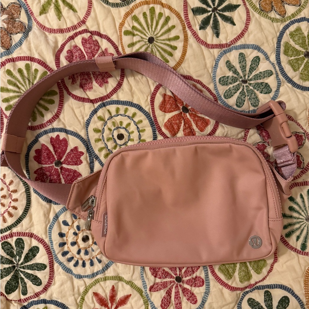 Lululemon Everywhere Belt Bag 2L Pastel Pink